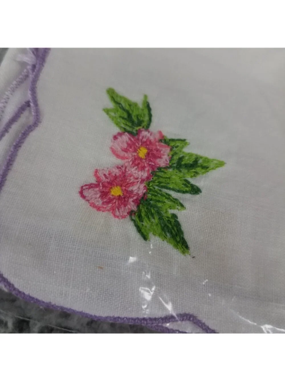 NEW Vintage Easter Napkins Set Of 4 Floral Embroidered Scalloped Edge White